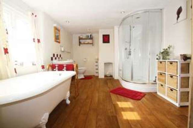  Image of 4 bedroom Detached house for sale in Bridgeway Cuddington Aylesbury HP18 at Bridgeway  Cuddington, HP18 0AW