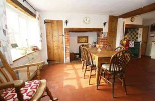  Image of 4 bedroom Detached house for sale in Bridgeway Cuddington Aylesbury HP18 at Bridgeway  Cuddington, HP18 0AW