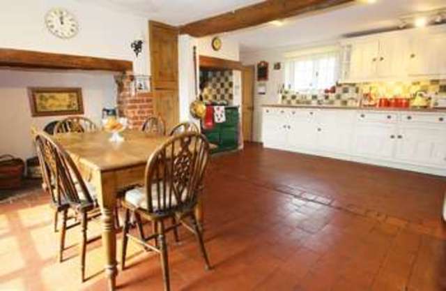 Image of 4 bedroom Detached house for sale in Bridgeway Cuddington Aylesbury HP18 at Bridgeway  Cuddington, HP18 0AW