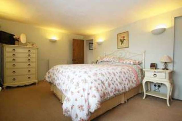  Image of 4 bedroom Detached house for sale in Bridgeway Cuddington Aylesbury HP18 at Bridgeway  Cuddington, HP18 0AW