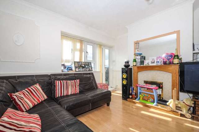  Image of 3 bedroom Flat for sale in Bromley Road London SE6 at Bromley Road Catford London, SE6 2TG