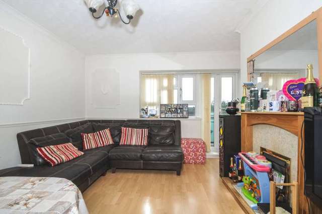  Image of 3 bedroom Flat for sale in Bromley Road London SE6 at Bromley Road Catford London, SE6 2TG