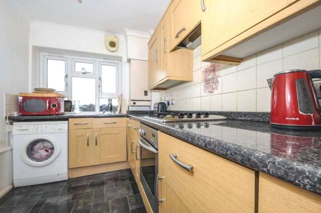  Image of 3 bedroom Flat for sale in Bromley Road London SE6 at Bromley Road Catford London, SE6 2TG