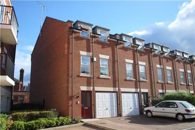  Image of 3 bedroom End of Terrace to rent in Brookbank Close Cheltenham GL50 at Gloucestershire, GL50 3NB