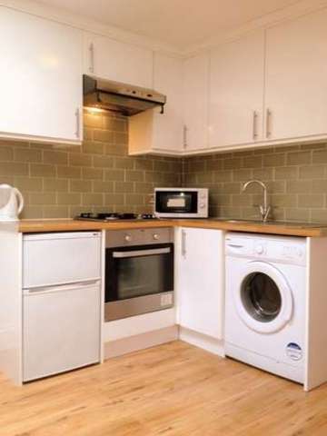  Image of 1 bedroom Flat to rent in Brookdene Avenue Watford WD19 at Brookdene Avenue  Watford, WD19 4LF