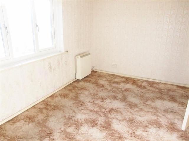  Image of 2 bedroom Flat for sale in Brunswick Gardens Halifax HX1 at Halifax  Halifax, HX1 5HJ