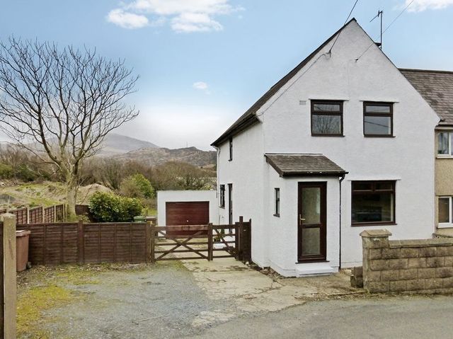  Image of 3 bedroom Terraced house for sale in Brynrefail Caernarfon LL55 at Brynrefail, LL55 3PD