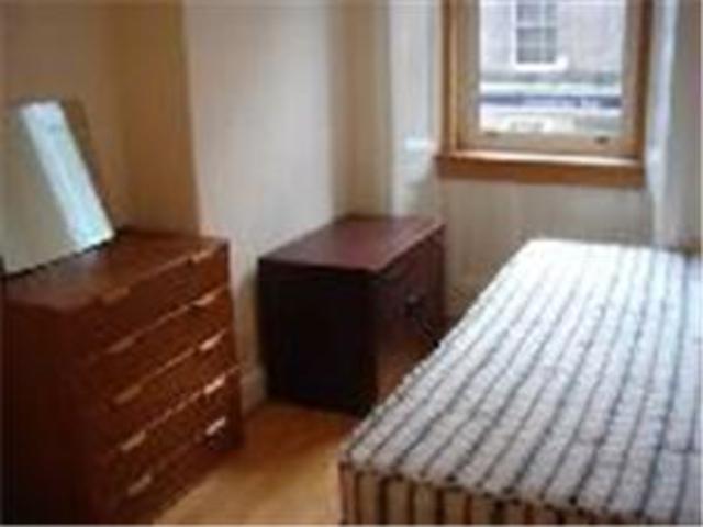  Image of 2 bedroom Flat to rent in Buccleuch Street Edinburgh EH8 at Meadows Edinburgh Edinburgh, EH8 9LS