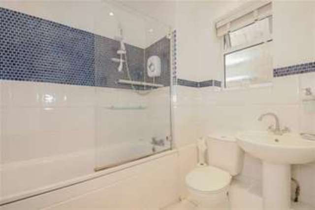  Image of 2 bedroom Flat to rent in The Cedars Buckhurst Hill IG9 at Buckhurst Hill, IG9 5TS