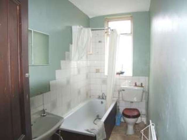  Image of 4 bedroom Terraced house to rent in Burlington Road Holbeck Leeds LS11 at Beeston Leeds West Yorkshire, LS11 7DS