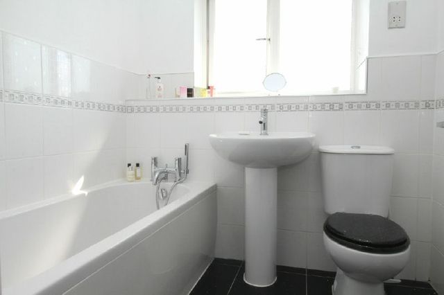  Image of 4 bedroom Detached house for sale in Burmese Close Whiteley Fareham PO15 at Whiteley  Fareham, PO15 7DW