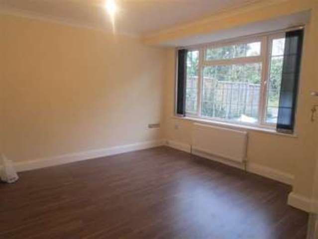  Image of 3 bedroom Property to rent in Burnham Lane Burnham Slough SL1 at Burnham Lane Burnham Burnham, SL1 6LH