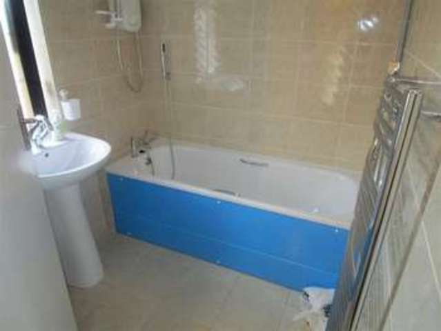  Image of 3 bedroom Property to rent in Burnham Lane Burnham Slough SL1 at Burnham Lane Burnham Burnham, SL1 6LH