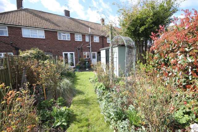 Image of 4 bedroom Detached house for sale in Burns Close Erith DA8 at Burns Close  Erith, DA8 2DB