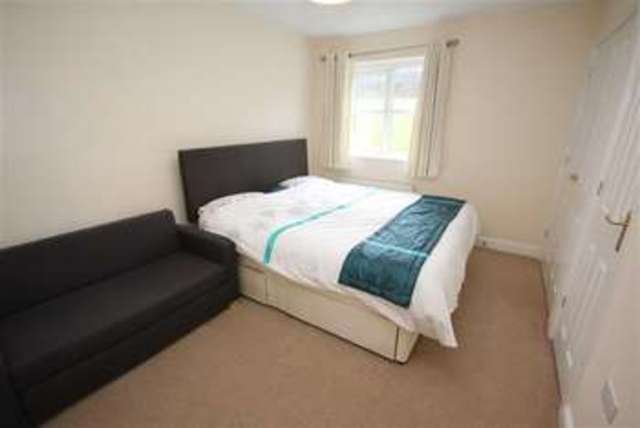  Image of 4 bedroom Property for sale in Butterworth Close Milnrow Rochdale OL16 at Butterworth Close Milnrow Milnrow, OL16 3TU
