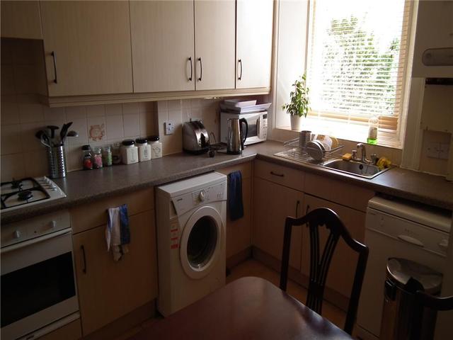  Image of 3 bedroom Flat to rent in Cadzow Place Edinburgh EH7 at Abbeyhill Edinburgh Edinburgh, EH7 5SN