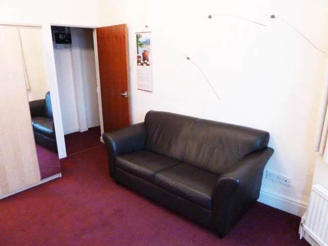  Image of Studio flat to rent in Caerau Road Newport NP20 at Newport Gwent Newport, NP20 4HJ