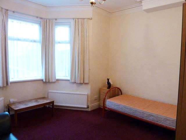 Image of Studio flat to rent in Caerau Road Newport NP20 at Newport Gwent Newport, NP20 4HJ