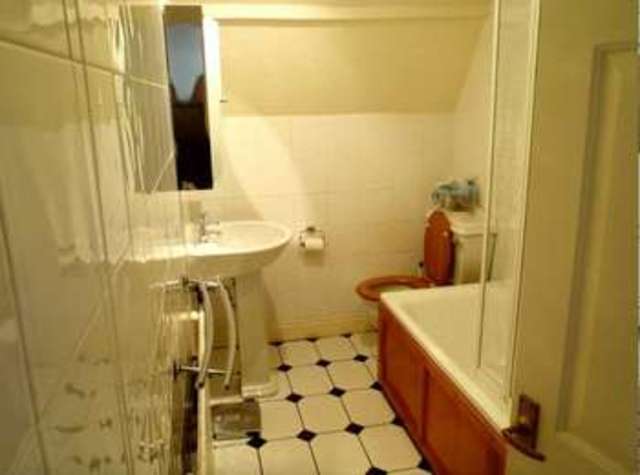  Image of 1 bedroom Flat to rent in Caledonia Place Clifton Bristol BS8 at Caledonia Place  Bristol, BS8 4DN
