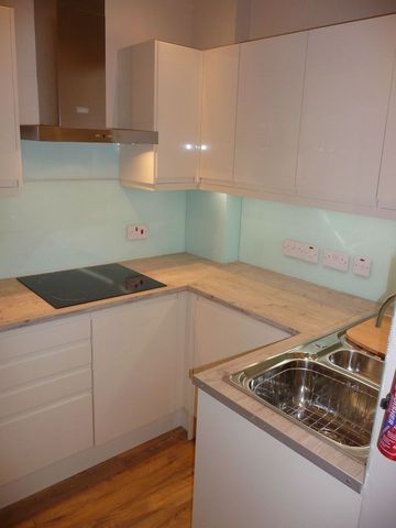  Image of 2 bedroom Flat to rent in Caledonian Place Edinburgh EH11 at Dalry Edinburgh Edinburgh, EH11 2AR