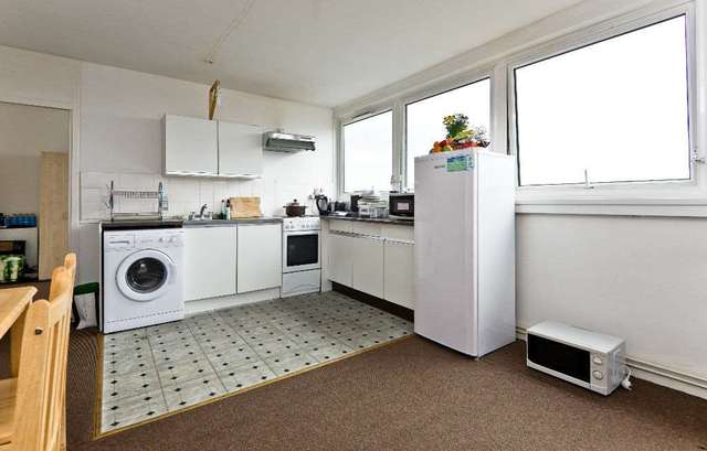  Image of 3 bedroom Apartment to rent in Castle Mead Camberwell Road London SE5 at Camberwell Road Camberwell London, SE5 0EB