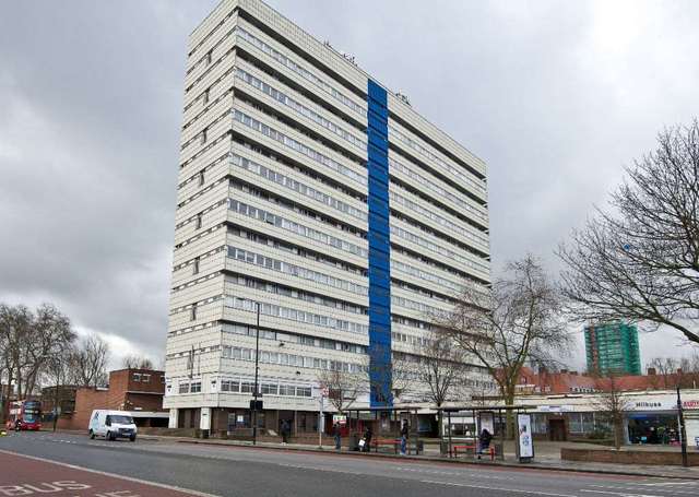  Image of 3 bedroom Apartment to rent in Castle Mead Camberwell Road London SE5 at Camberwell Road Camberwell London, SE5 0EB