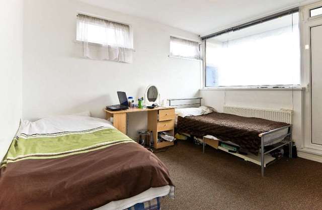  Image of 3 bedroom Apartment to rent in Castle Mead Camberwell Road London SE5 at Camberwell Road Camberwell London, SE5 0EB