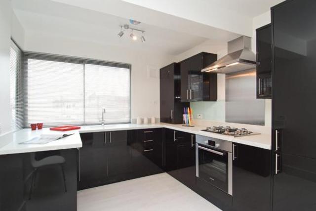  Image of 2 bedroom Apartment to rent in Campden Hill Road London W8 at Kensington  London, W8 7BD