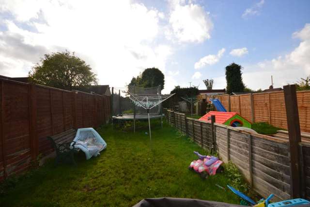  Image of 2 bedroom Maisonette to rent in Camrose Avenue Erith DA8 at Camrose Ave  Erith, DA8 1ER