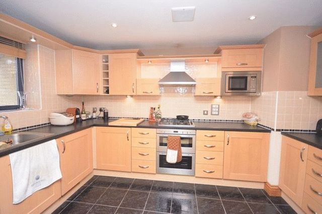  Image of 2 bedroom Flat to rent in Canute Road Southampton SO14 at Canute Road Ocean Village Southampton, SO14 3FY
