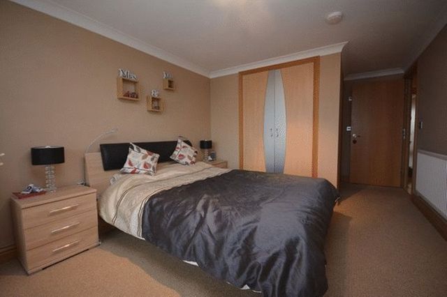 Image of 2 bedroom Flat to rent in Canute Road Southampton SO14 at Canute Road Ocean Village Southampton, SO14 3FY