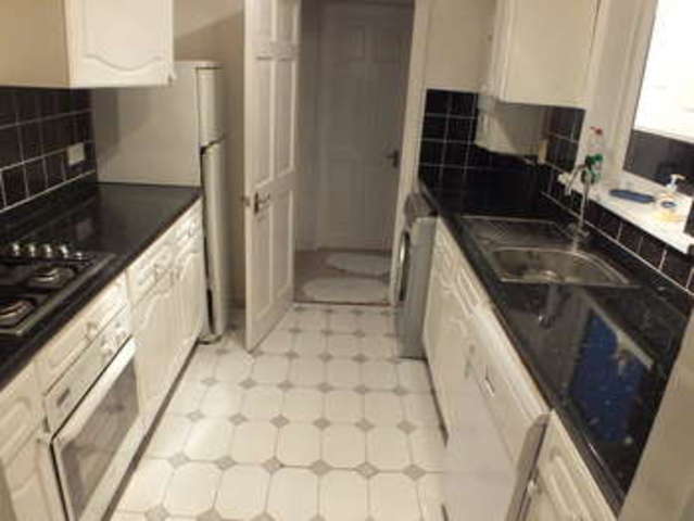  Image of 3 bedroom Terraced house to rent in Cardiff Road Reading RG1 at Reading Berkshire Reading, RG1 8ET