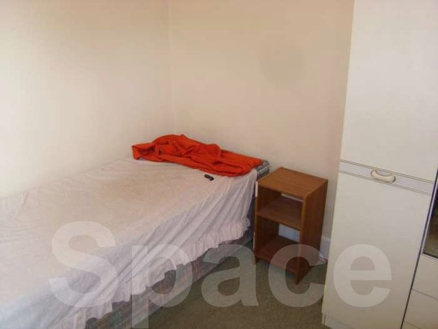  Image of 1 bedroom House Share to rent in Cardigan Road Reading RG1 at Cardigan Gardens University Reading, RG1 5QW