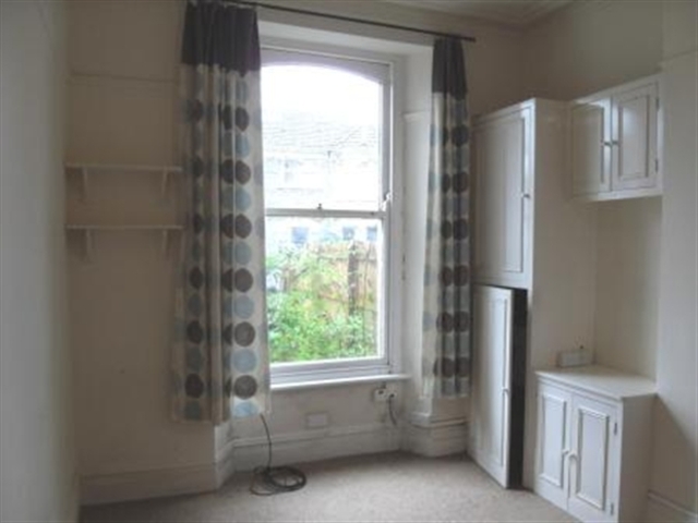  Image of 1 bedroom Studio flat to rent in Carnarvon Road Redland Bristol BS6 at Carnarvon Road Redland Bristol, BS6 7DU