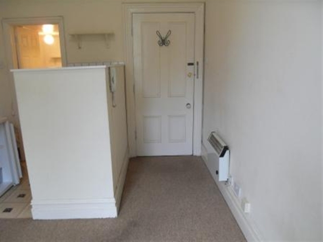  Image of 1 bedroom Studio flat to rent in Carnarvon Road Redland Bristol BS6 at Carnarvon Road Redland Bristol, BS6 7DU