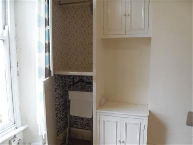  Image of 1 bedroom Studio flat to rent in Carnarvon Road Redland Bristol BS6 at Carnarvon Road Redland Bristol, BS6 7DU