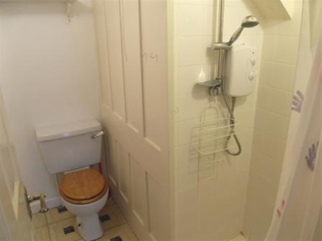  Image of 1 bedroom Studio flat to rent in Carnarvon Road Redland Bristol BS6 at Carnarvon Road Redland Bristol, BS6 7DU