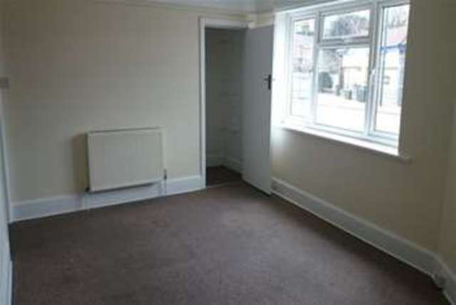  Image of 2 bedroom Flat to rent in Castle Lane West Bournemouth BH9 at Bournemouth, BH9 3LH