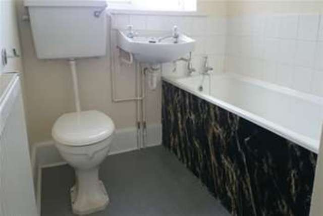  Image of 2 bedroom Flat to rent in Castle Lane West Bournemouth BH9 at Bournemouth, BH9 3LH