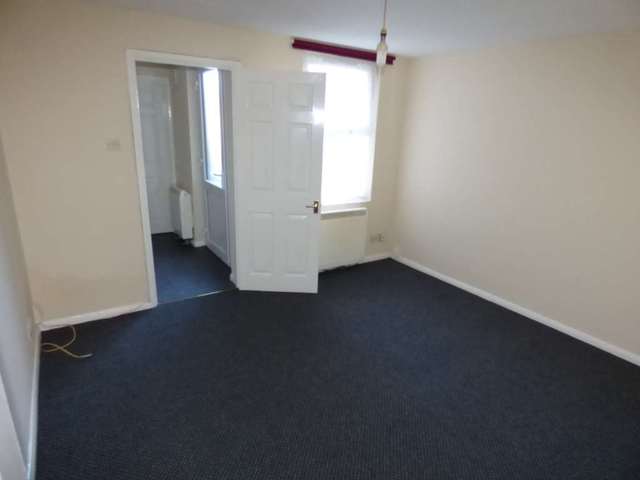  Image of 1 bedroom Flat to rent in Castle Street Luton LU1 at Castle Street  Luton, LU1 3AJ
