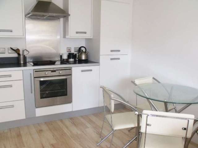  Image of 2 bedroom Apartment to rent in Water Street Manchester M3 at Water Street Castlefield Manchester, M3 4JD