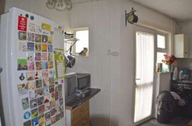  Image of 2 bedroom Bungalow for sale in Central Avenue Polegate BN26 at Central Avenue  Polegate, BN26 6HA