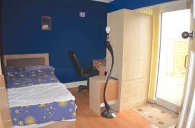  Image of 2 bedroom Bungalow for sale in Central Avenue Polegate BN26 at Central Avenue  Polegate, BN26 6HA