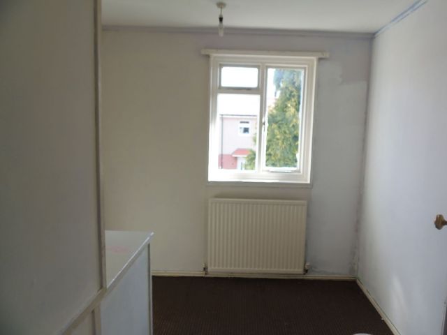  Image of 3 bedroom Terraced house to rent in Central Drive Royston Barnsley S71 at Central Drive  Barnsley, S71 4PE
