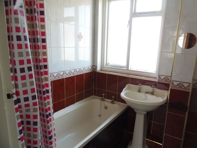  Image of 3 bedroom Terraced house to rent in Central Drive Royston Barnsley S71 at Central Drive  Barnsley, S71 4PE
