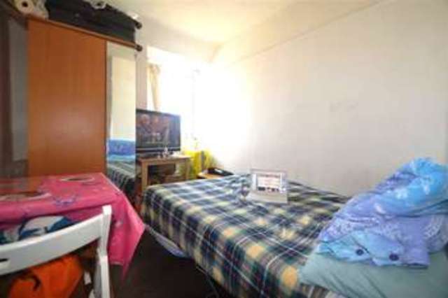  Image of 2 bedroom Apartment to rent in Central Gardens Morden SM4 at Morden, SM4 5SH
