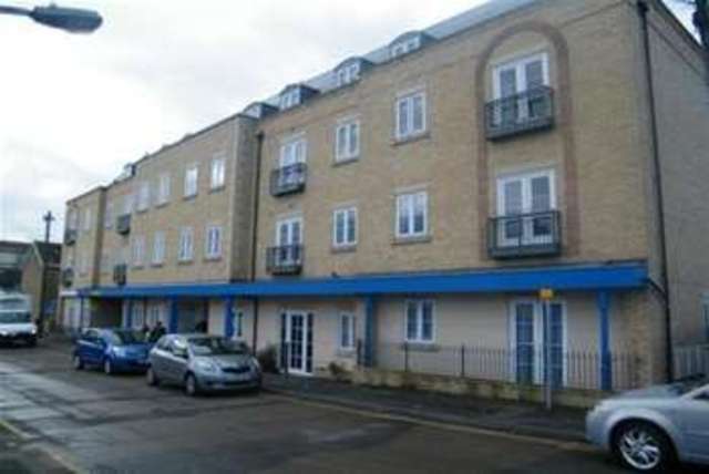  Image of 2 bedroom Penthouse to rent in Woodlands Road Wickford SS12 at Wickford, SS12 0AL