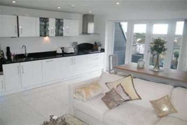  Image of 2 bedroom Penthouse to rent in Woodlands Road Wickford SS12 at Wickford, SS12 0AL
