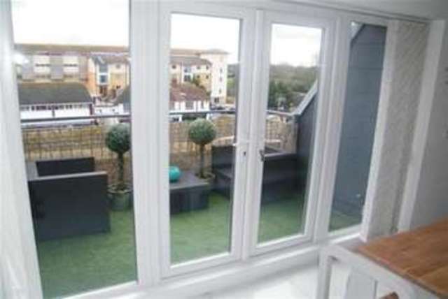  Image of 2 bedroom Penthouse to rent in Woodlands Road Wickford SS12 at Wickford, SS12 0AL
