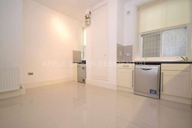  Image of 5 bedroom Apartment to rent in Cabbell Street London NW1 at Chapel Street Marylebone London, NW1 5BJ